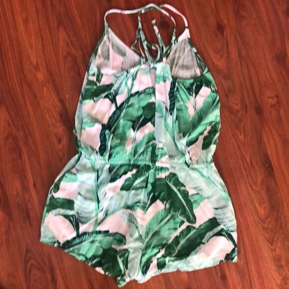Old navy Leaf pattern romper, shorts size S petite - Picture 4 of 5